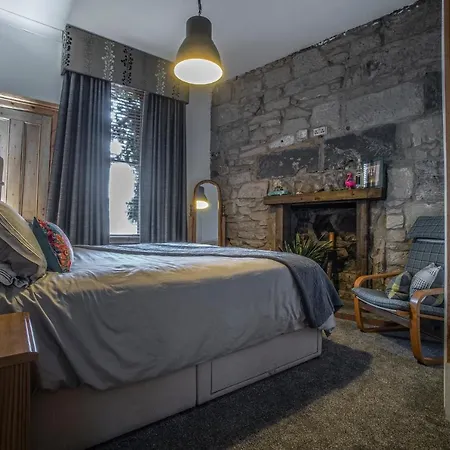 アパート 2 Bed In Great Location 15-20 Minutes Walk To Sec グラスゴー