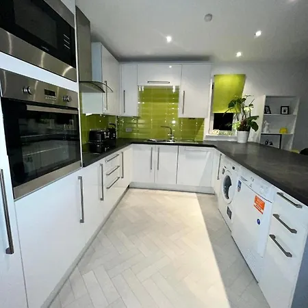 Apartment Glas-go 2 Bedroom 3 Min Walk To Secc Hydro Free Parking Onsite *