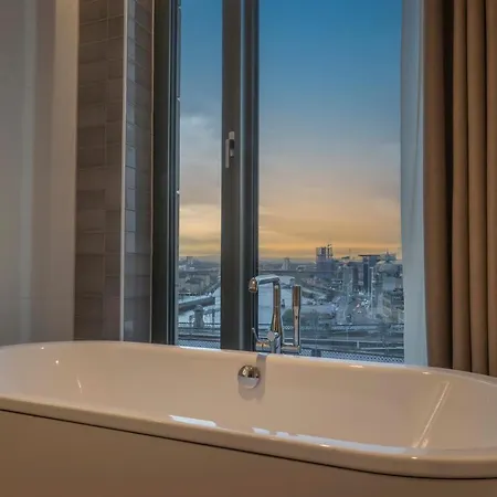 Отель Clayton 4*