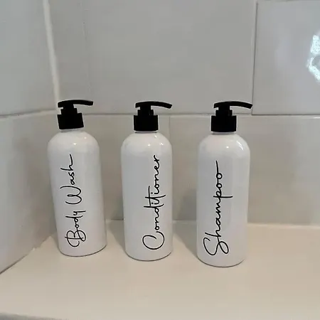 Semesterbostad Spacious Near