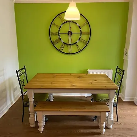 Semesterbostad Spacious Near Glasgow