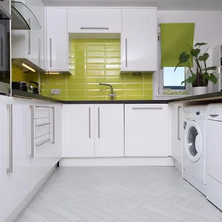 Apartment Glas-go 2 Bedroom 3 Min Walk To Secc Hydro Free Parking Onsite