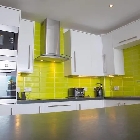 Glas Go Executive 2-bedroom Near Ovo Hydro Free Parking *