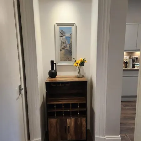 Apartment Traditional 5 Bedroom Centre *