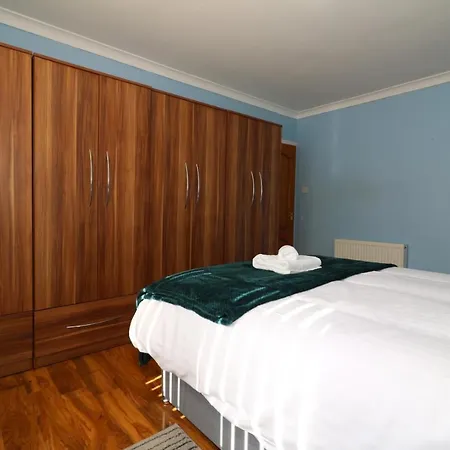 Signature - Dumbreck House Apartment *