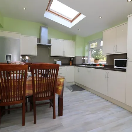 Signature - Dumbreck House גלאזגו