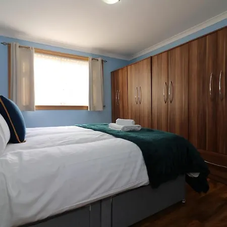 Signature - Dumbreck House *