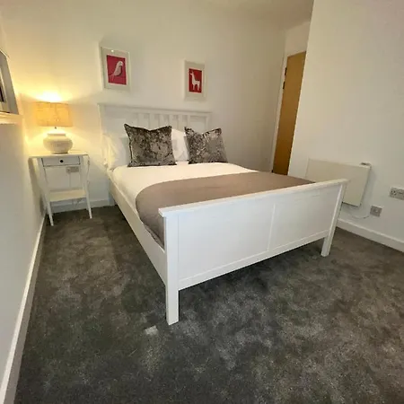 Glas-go 2 Bedroom 3 Min Walk To Secc Hydro Free Parking Onsite *