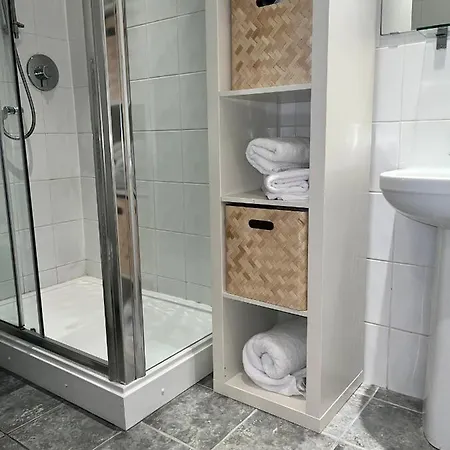Glas-go 2 Bedroom 3 Min Walk To Secc Hydro Free Parking Onsite *