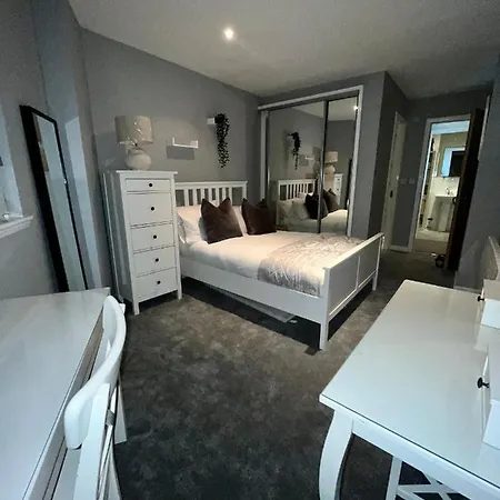 Glas-go 2 Bedroom 3 Min Walk To Secc Hydro Free Parking Onsite *