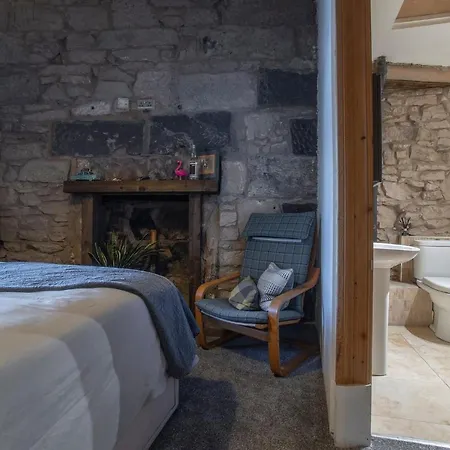 アパート 2 Bed In Great Location 15-20 Minutes Walk To Sec グラスゴー