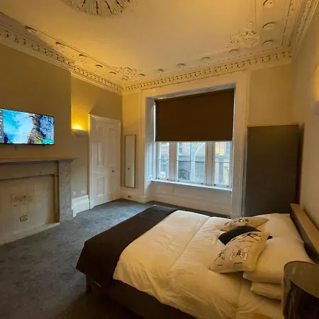 Traditional 5 Bedroom Centre Glasgow