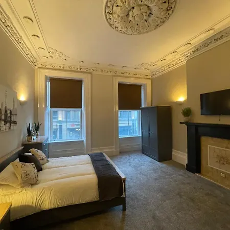 Traditional 5 Bedroom Centre Apartment Glasgow