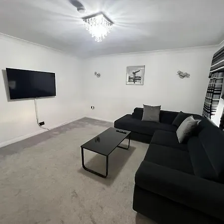 Holiday home Lovely 3 Bed In With Free Parking