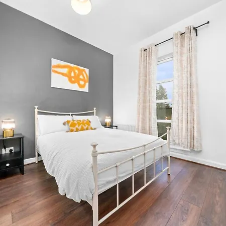 Modern With Free Parking Near Town & Green Apartment Glasgow