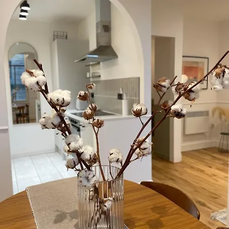 Luxury 1 Bedroom Flat In Heart Of Centre *