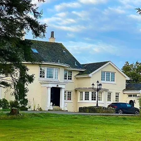 Finn Village - Loch Lomond - Black With Jacuzzi-style Bath * Glasgow