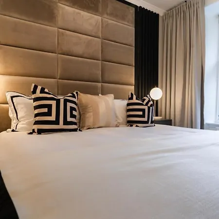 The Wilton - Your Private 5* Escape! *