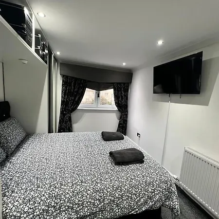 Lovely 3 Bed In With Free Parking