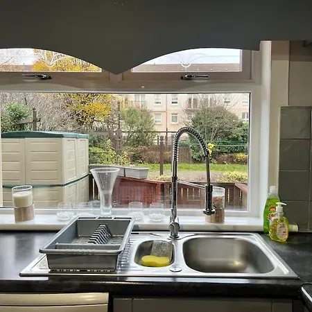 Lovely 3 Bed In With Free Parking