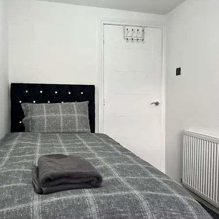 Lovely 3 Bed In With Free Parking Glasgow