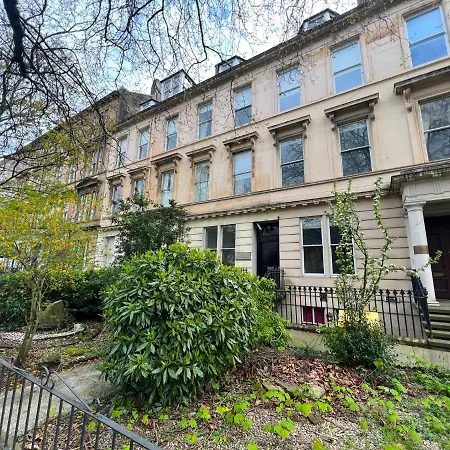 3-bed Bonny Flat - West End Centre * Glasgow