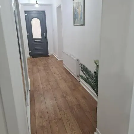 Lovely 2 Bedroom Garden Flat In Trendy West End Glasgow