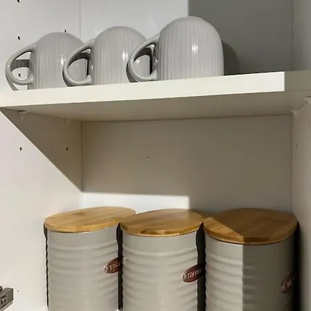 Apartment Modern 2 Bedroom Flat Near Centre