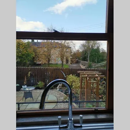 Beautiful Self Contained With Garden Daire