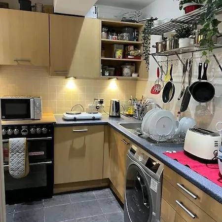 Lovely, Cosy Bedroom Close To Queen Street Station *