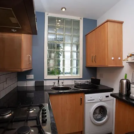 Apartment Stylish Contemporary Flat Near Queen's Park *