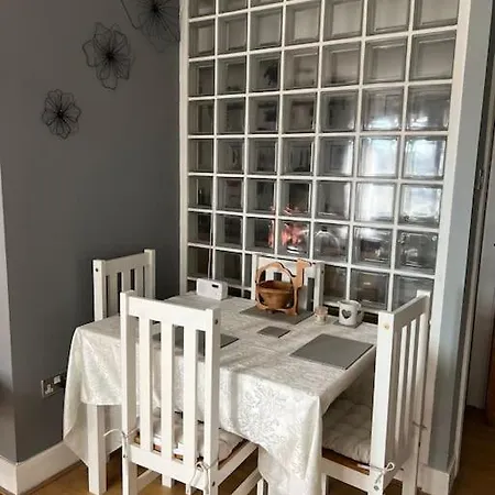 Apartment Lovely, Cosy Bedroom Close To Queen Street Station *
