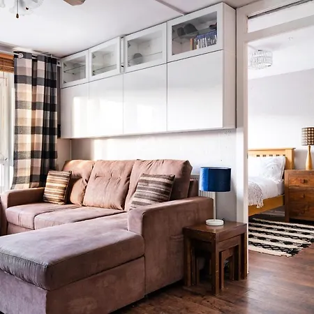 Lovely 1-bedroom With Balcony In West End *