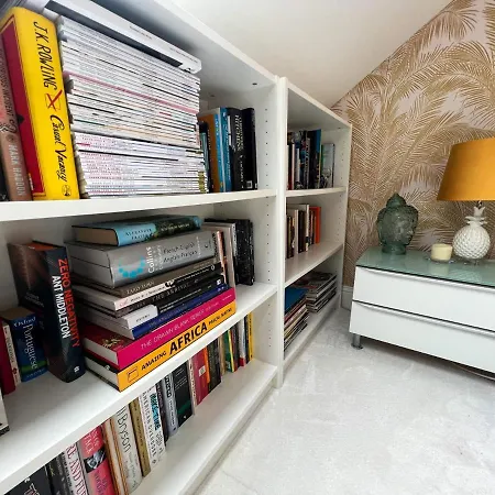 3-bed Bonny Flat - West End Centre Daire *