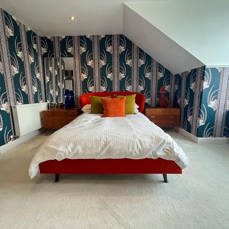 דירה 3-bed Bonny Flat - West End Centre גלאזגו