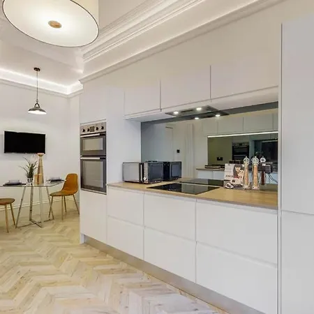 Отель 69 St Georges Mansions