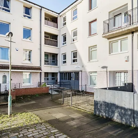Lovely 1-bedroom With Balcony In West End Glasgow