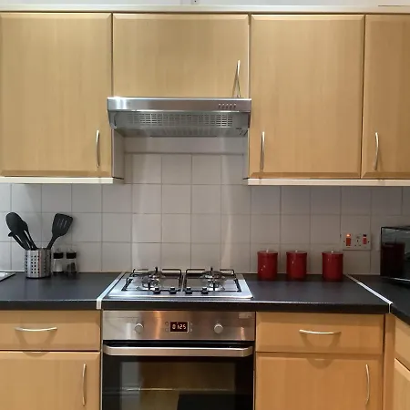 Ground Floor With Garden شقة