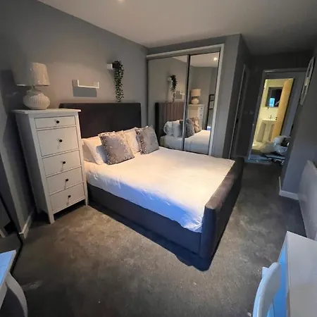 Glas Go Executive 2-bedroom Near Ovo Hydro Free Parking Apartment
