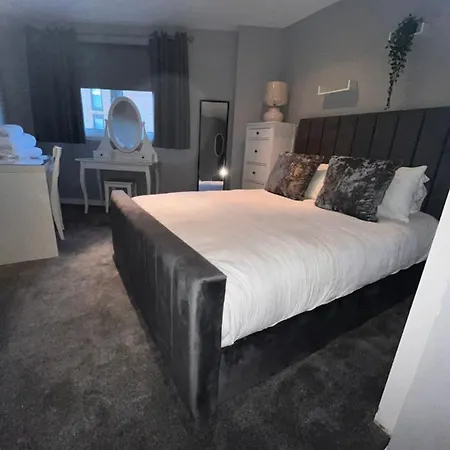 Glas-go 2 Bedroom 3 Min Walk To Secc Hydro Free Parking Onsite Apartment *