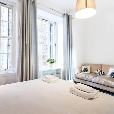 Apartment West End 5 Min Walk To Secc And Hydro *