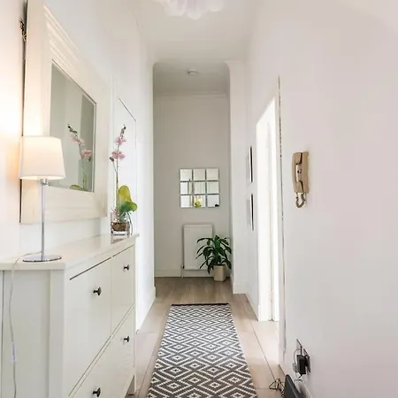 West End 5 Min Walk To Secc And Hydro شقة *