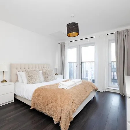 Nyaraló Stylish 3br With Garden & Free Parking - Near O2 Academy & Centre