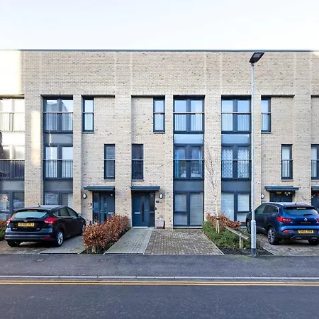 Stylish 3br With Garden & Free Parking - Near O2 Academy & Centre *