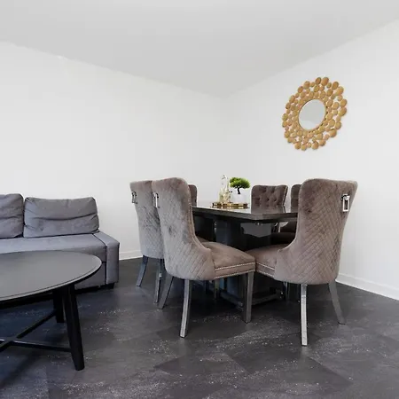 Joivy Stylish 3Br Home With Garden & Free Parking Holiday home Glasgow
