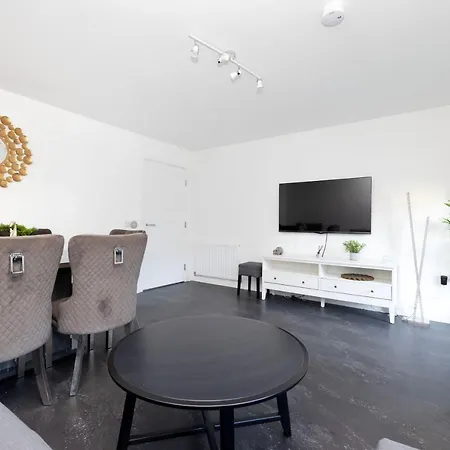 Stylish 3br With Garden & Free Parking - Near O2 Academy & Centre *