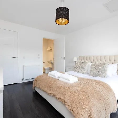 Semesterbostad Stylish 3br With Garden & Free Parking - Near O2 Academy & Centre *