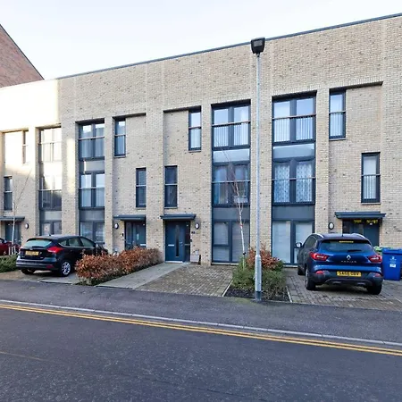 Joivy Stylish 3Br Home With Garden & Free Parking *