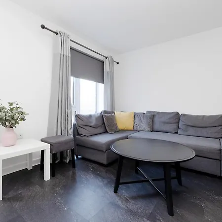 Joivy Stylish House With Garden & Parking Glasgow