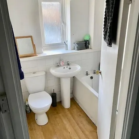 Lägenhet Entire 1 Bedroom With Private Parking Glasgow
